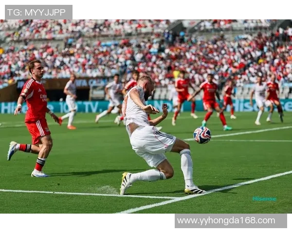 德甲焦点战国米与本菲卡战平红牌事件引发全场热议与战术分析