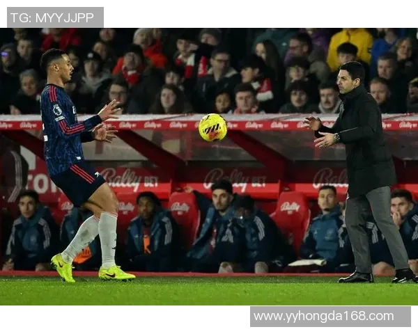 欧冠激战阿森纳与曼联互交白卷逆转时刻引发全场热烈反响