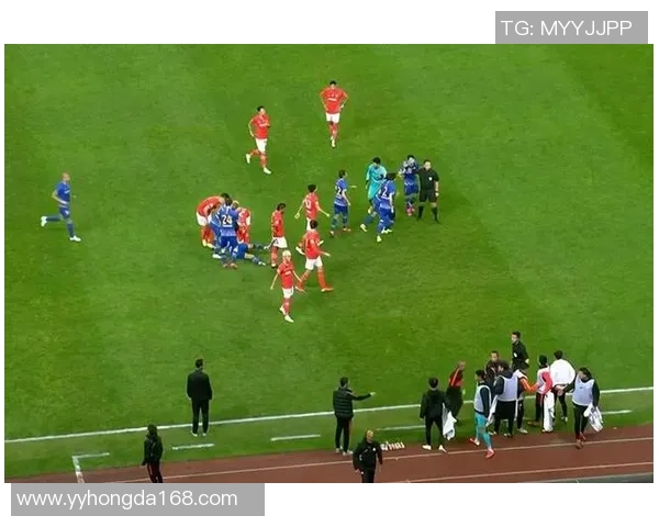 中超激战曼联与尤文图斯平局红牌事件引发全场热议与争议