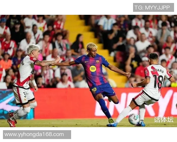 西甲激战巴萨逆转拜仁点球争议引发全场热议